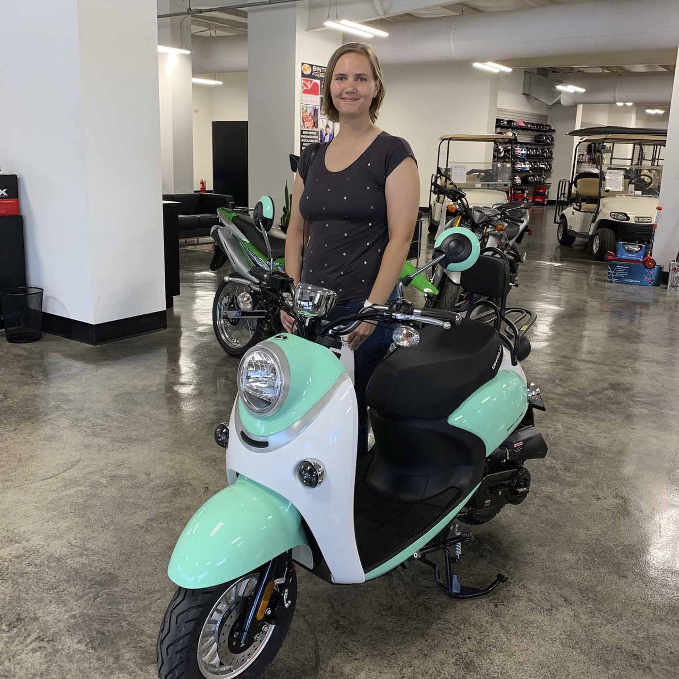 A women with the brand new Bintelli Escape Moped